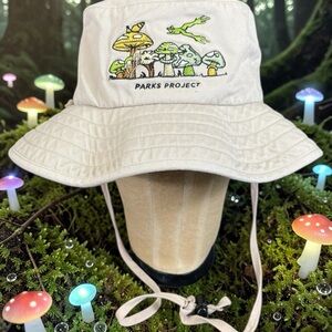 Parks Project Frog Mushroom Bucket Hat, EUC 🐸🍄